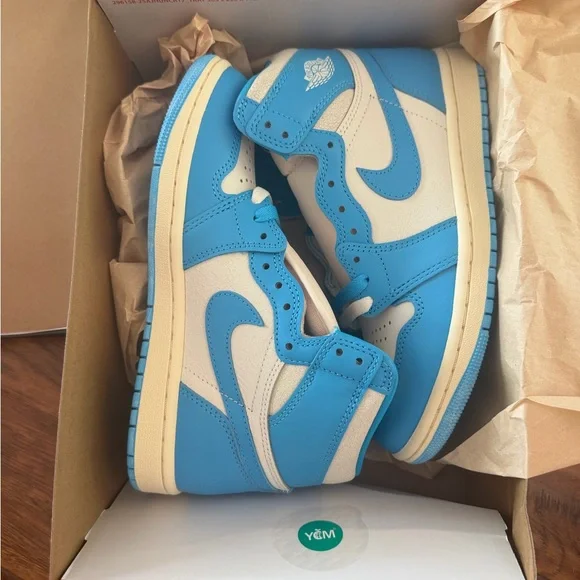 Hightop Dunks - Picture 1 of 8